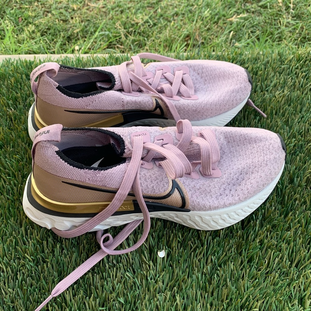Women’s Nike Infinity React Flyknit Running Shoe 5